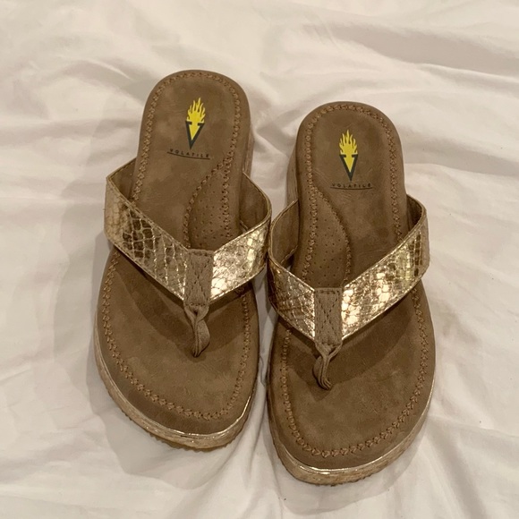 VOLATILE GOLD WEDGE SANDALS WOMENS size 6